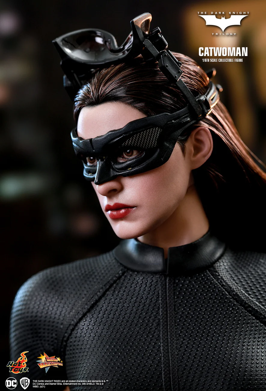 MMS627 - The Dark Knight Trilogy - 1/6th scale Catwoman Collectible Figure - Image 7