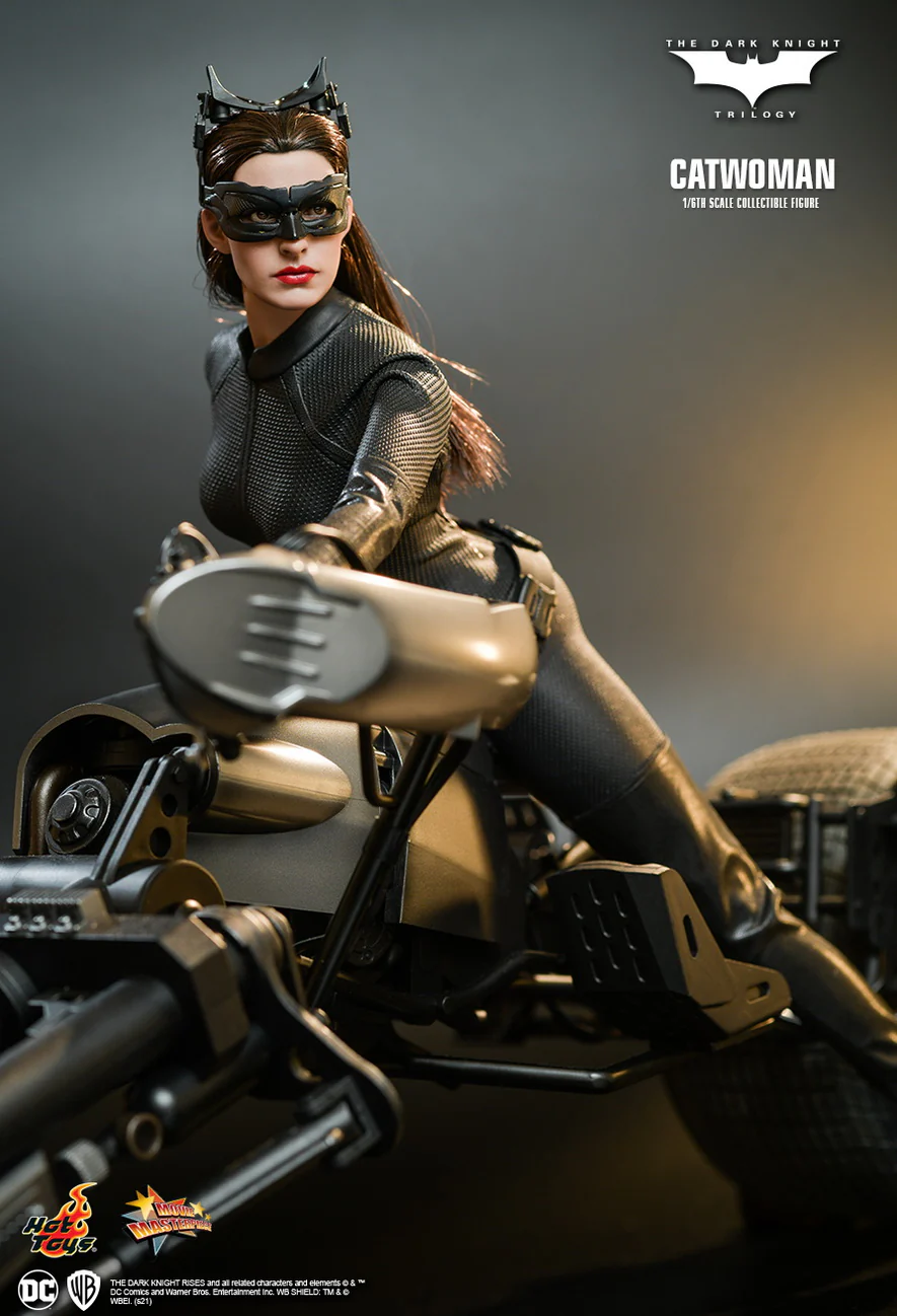 MMS627 - The Dark Knight Trilogy - 1/6th scale Catwoman Collectible Figure - Image 9