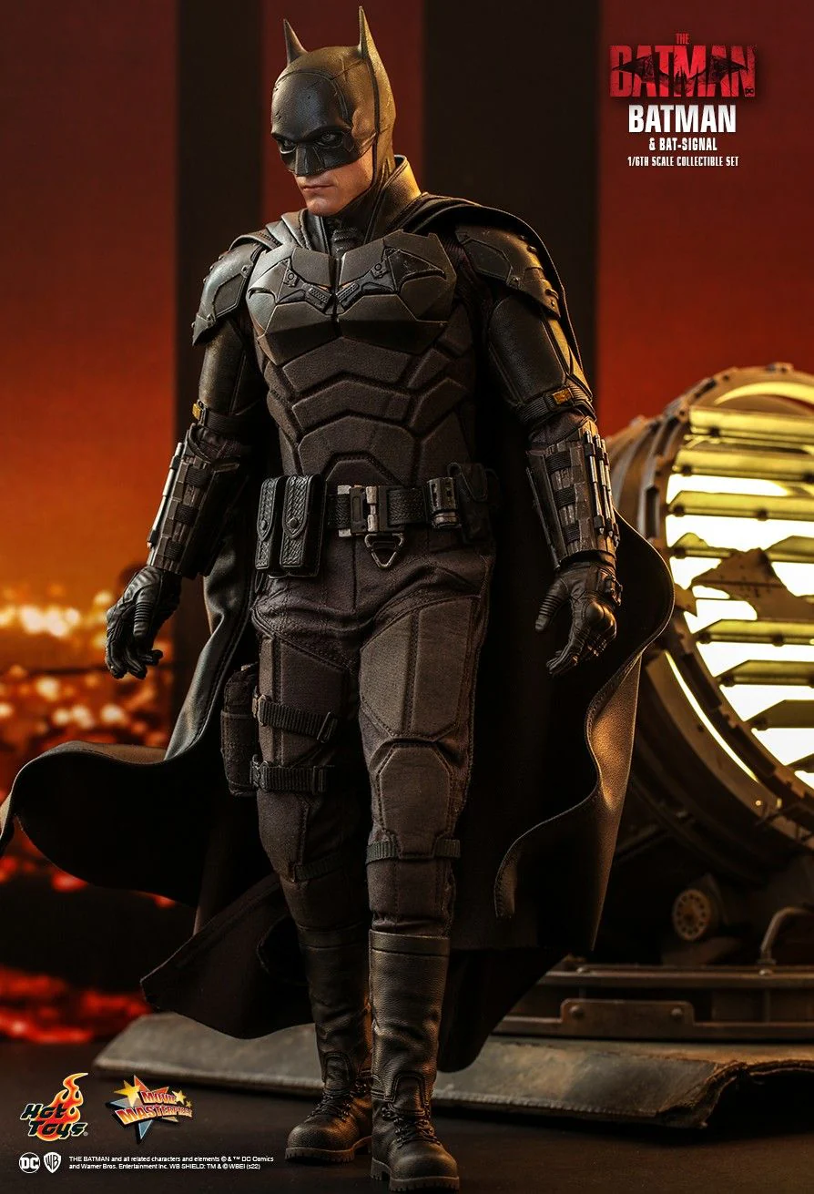 MMS641 - The Batman - 1/6th scale Batman and Bat-Signal Collectible Set