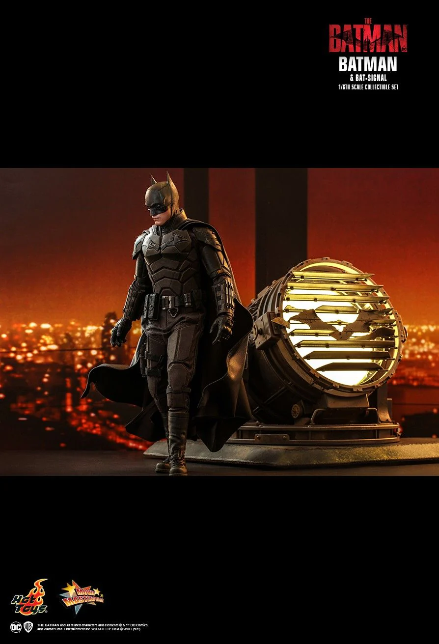 MMS641 - The Batman - 1/6th scale Batman and Bat-Signal Collectible Set - Image 15