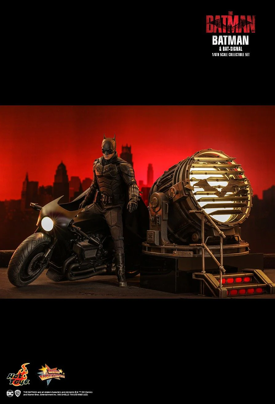 MMS641 - The Batman - 1/6th scale Batman and Bat-Signal Collectible Set - Image 16