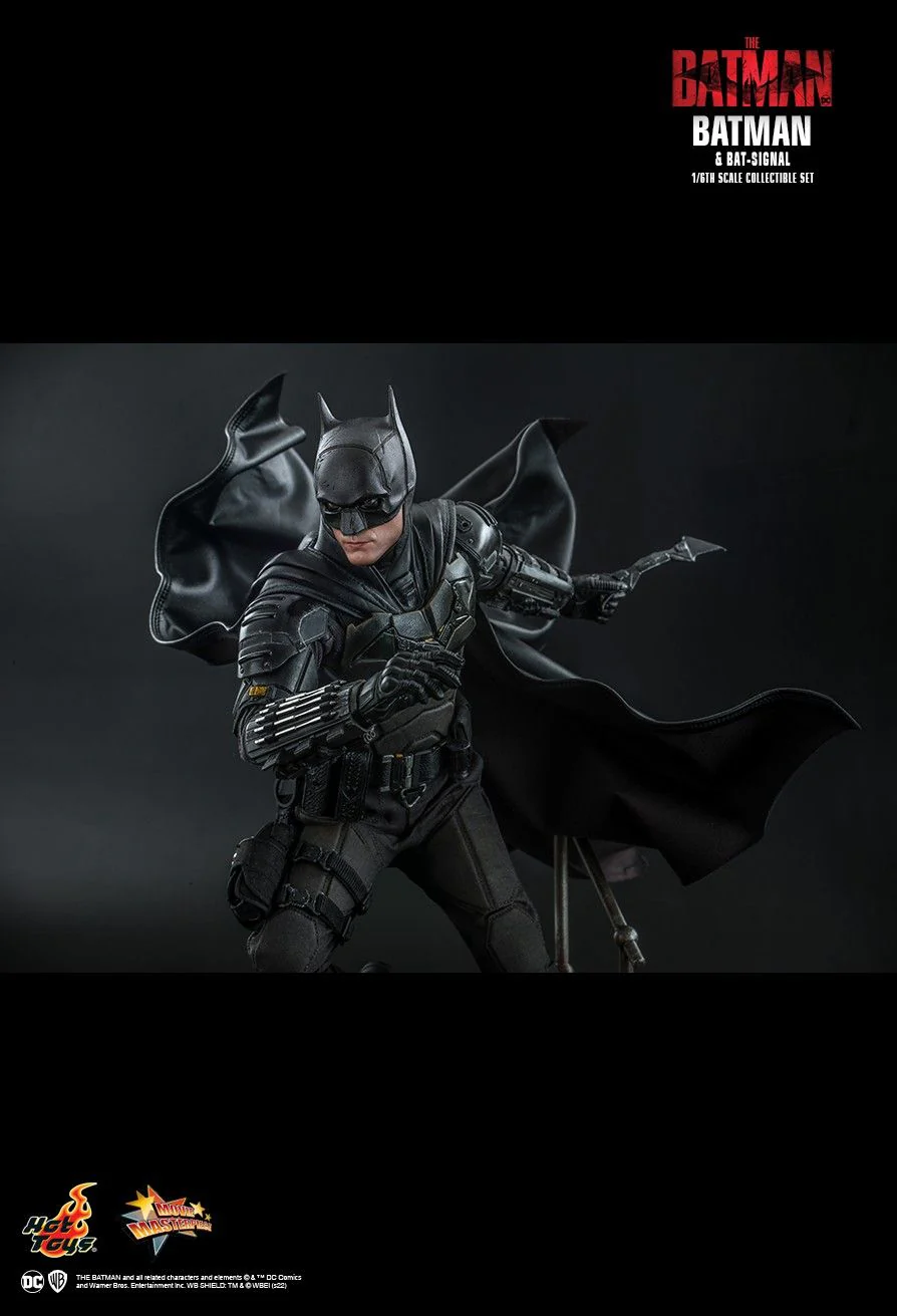 MMS641 - The Batman - 1/6th scale Batman and Bat-Signal Collectible Set - Image 18
