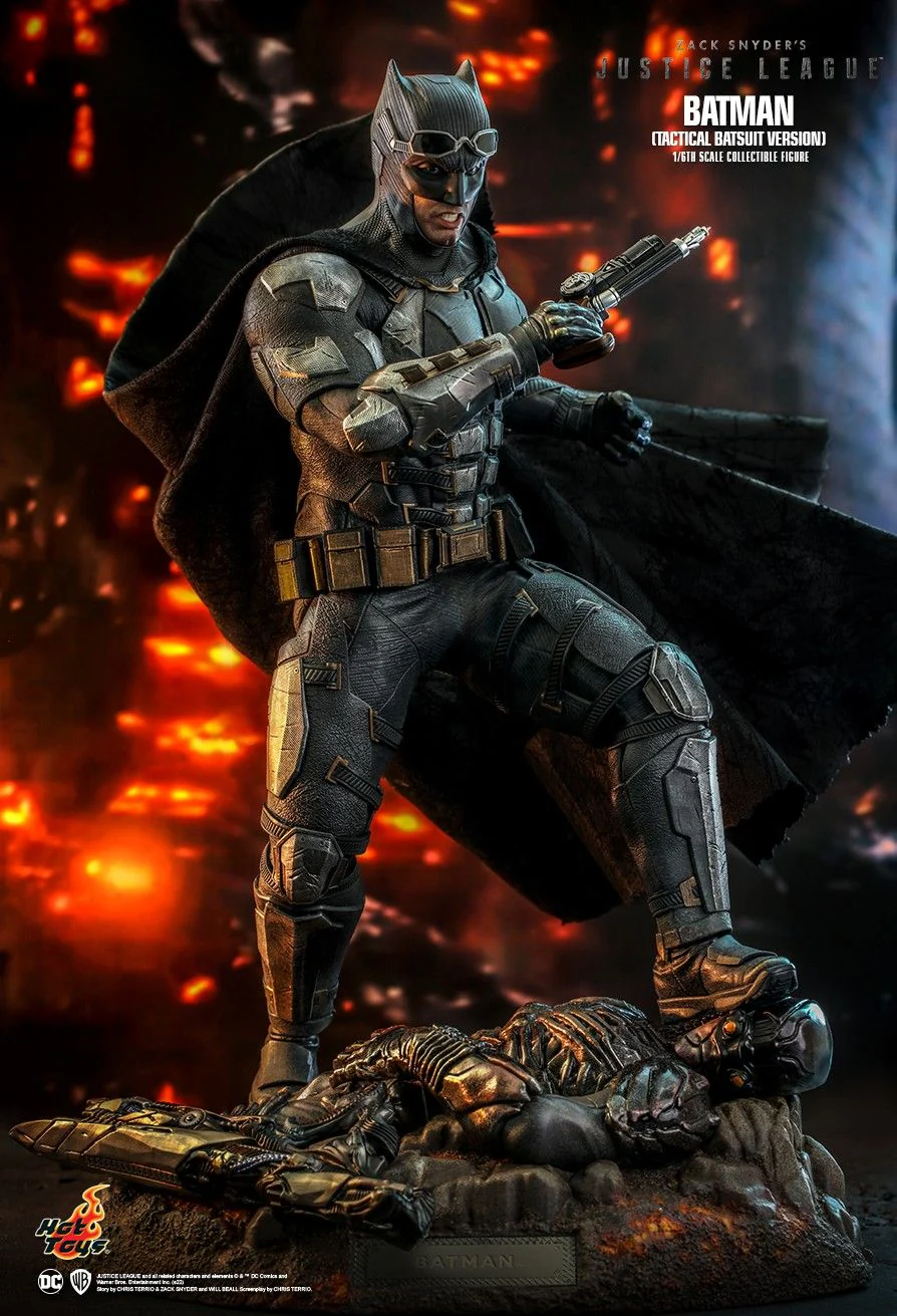 TMS085 - 1/6th scale Batman (Tactical Batsuit Version) - Image 10
