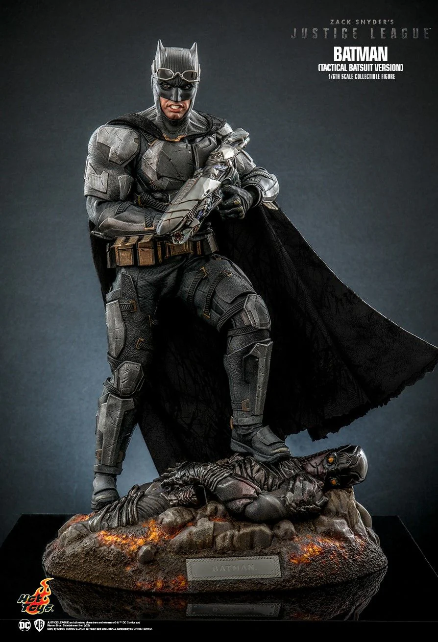 TMS085 - 1/6th scale Batman (Tactical Batsuit Version) - Image 11