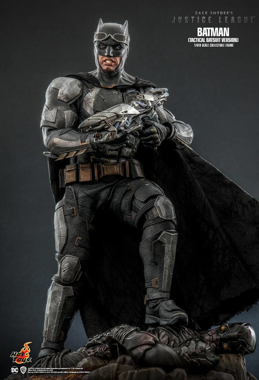 TMS085 - 1/6th scale Batman (Tactical Batsuit Version) - Image 12