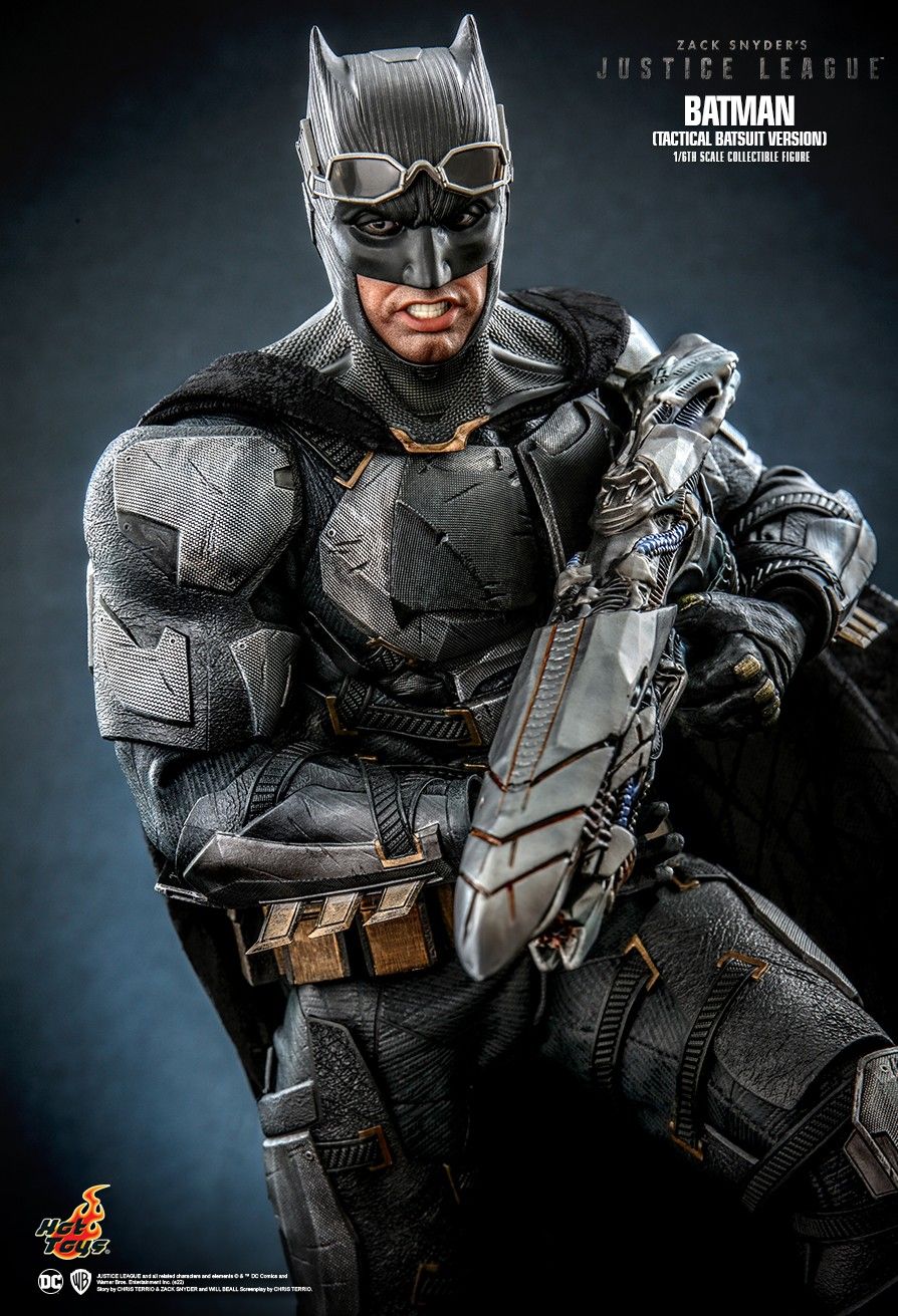 TMS085 - 1/6th scale Batman (Tactical Batsuit Version) - Image 13