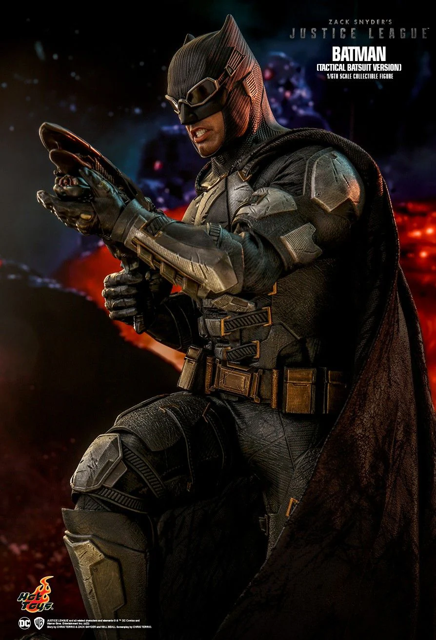TMS085 - 1/6th scale Batman (Tactical Batsuit Version) - Image 16