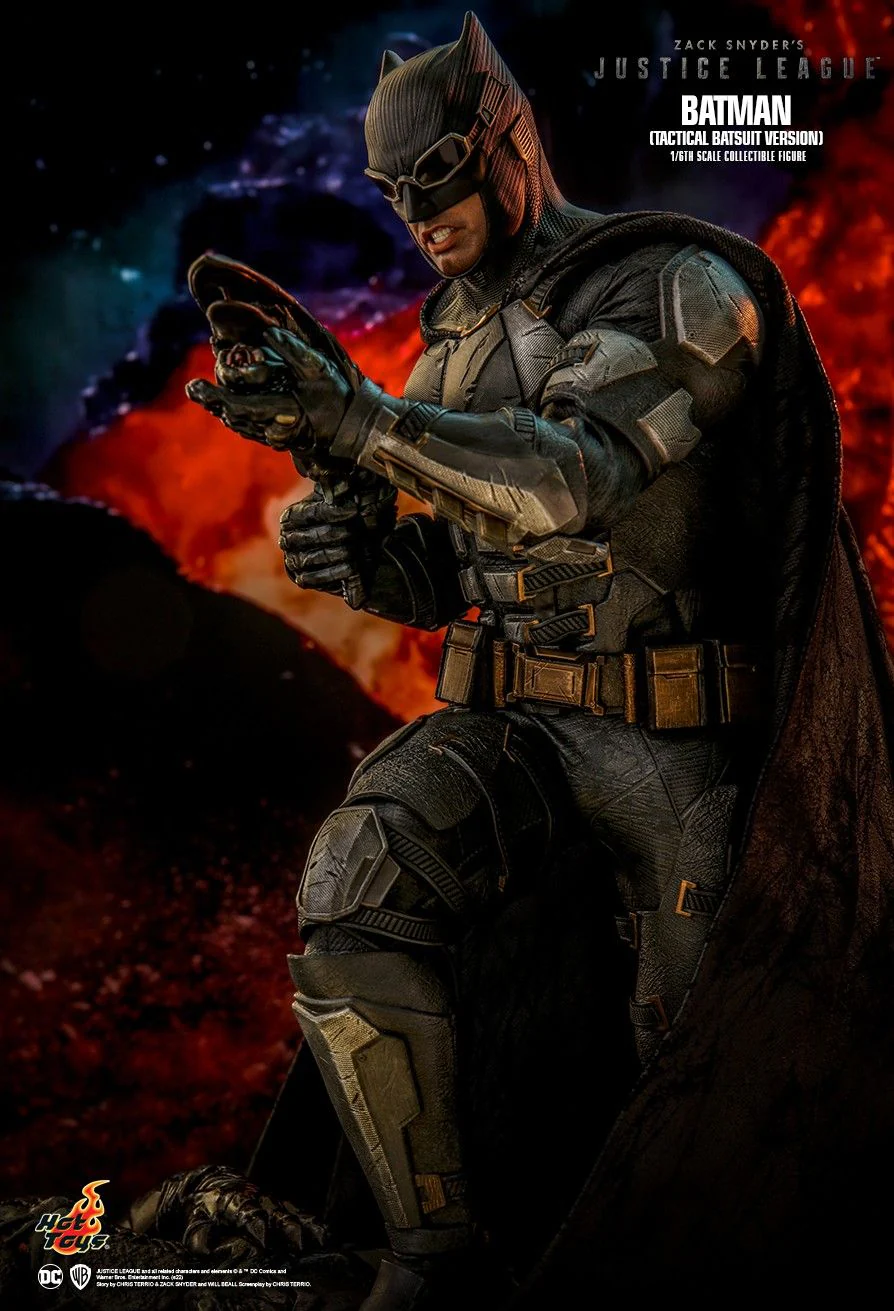 TMS085 - 1/6th scale Batman (Tactical Batsuit Version) - Image 17