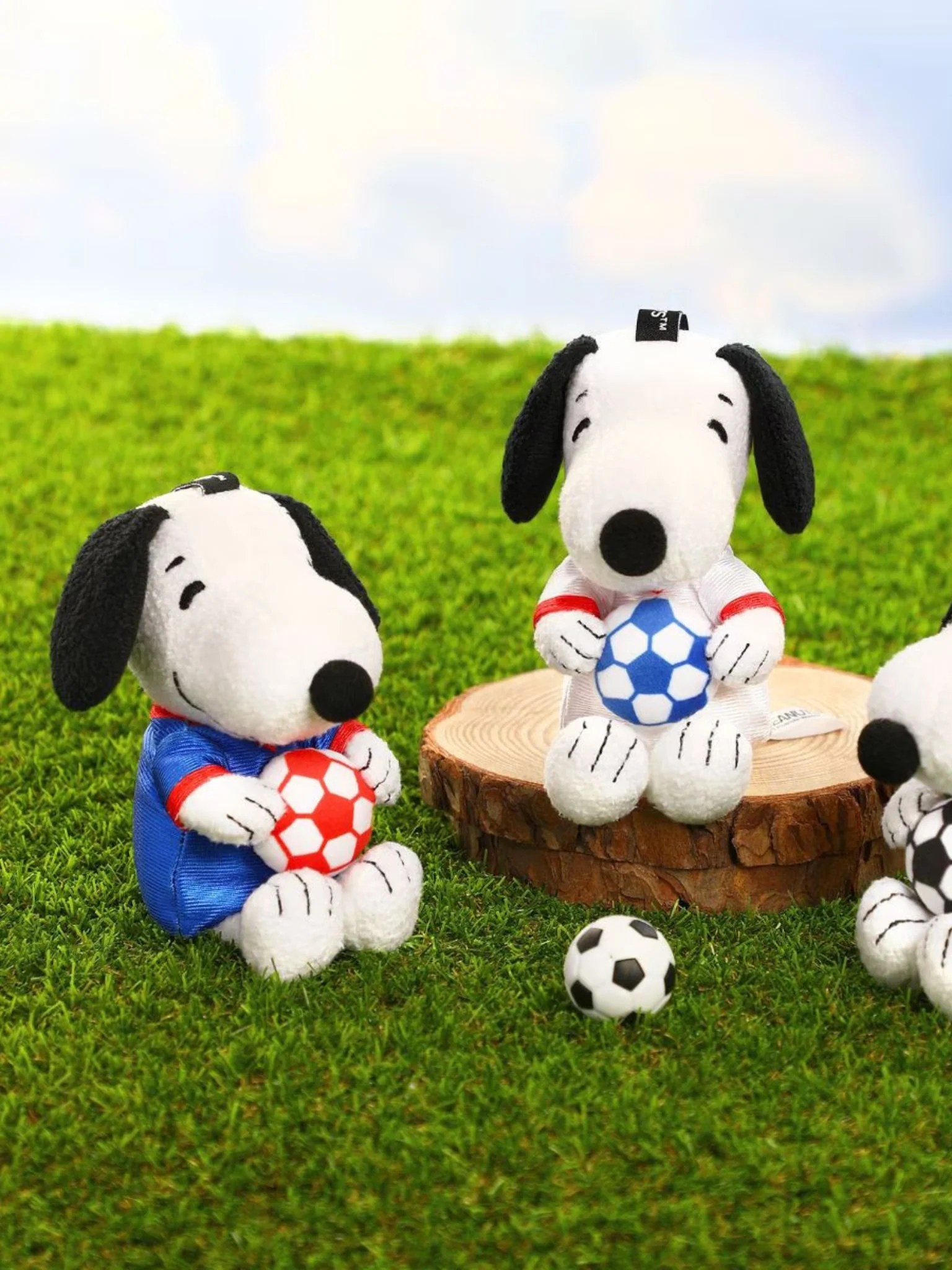 VIPO x Peanuts Football Plush Keychain Blind Box - Image 8
